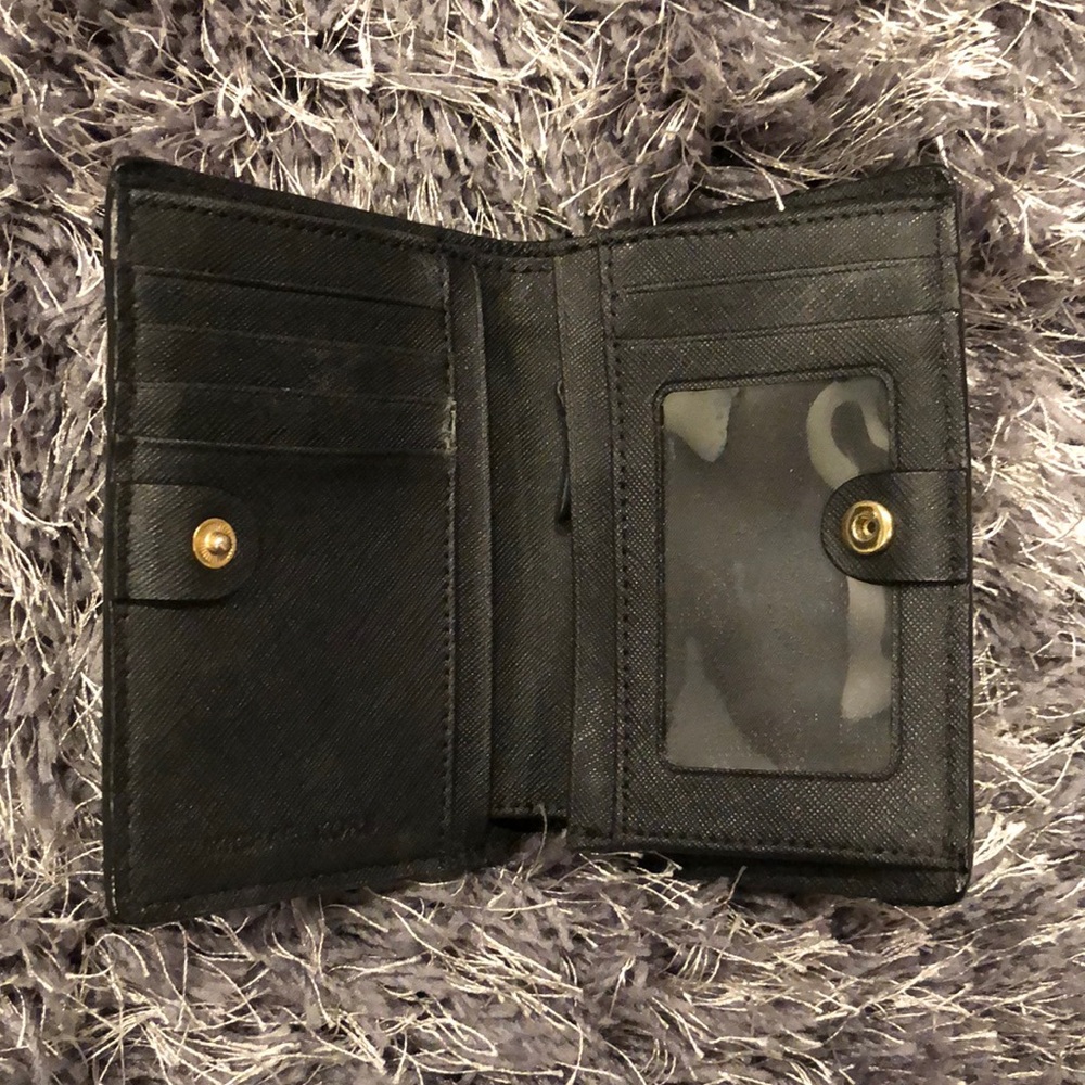 Michae Kors Wallet - Picture 2 of 3